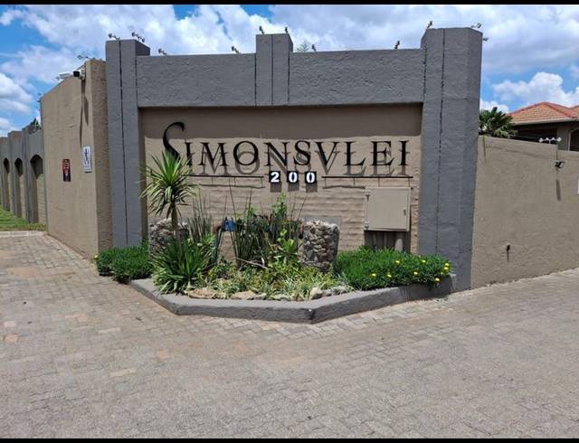 2 BEDROOM TOWNHOUSE FOR SALE IN RYNFIELD